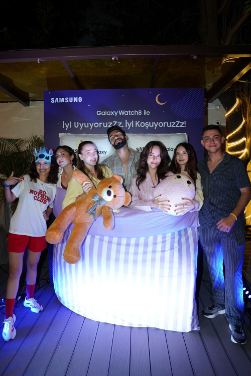 “Galaxy Watch8 ile koşuyoruzZz” Etkinliği İçin Yüzlerce Genç Pijamalarıyla Koştu