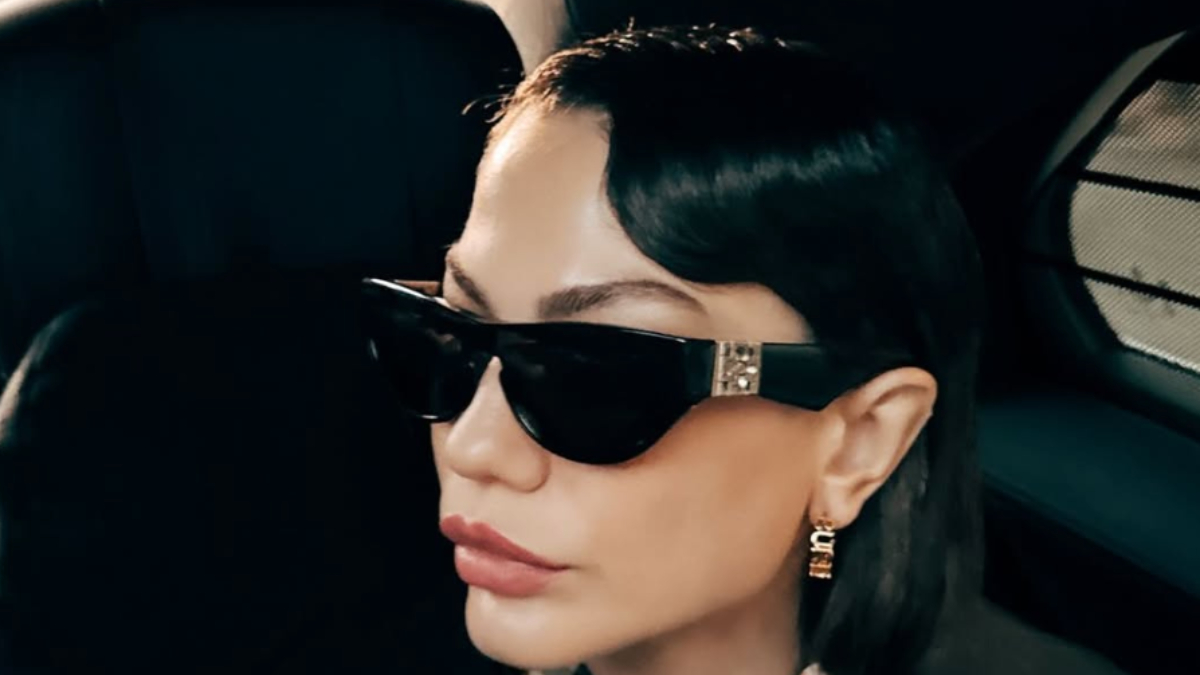 Demet Özdemir’den yeni kare! Son pozu sosyal medyada olay yarattı Demet Özdemir’den yeni kare! Son pozu sosyal medyada olay yarattı