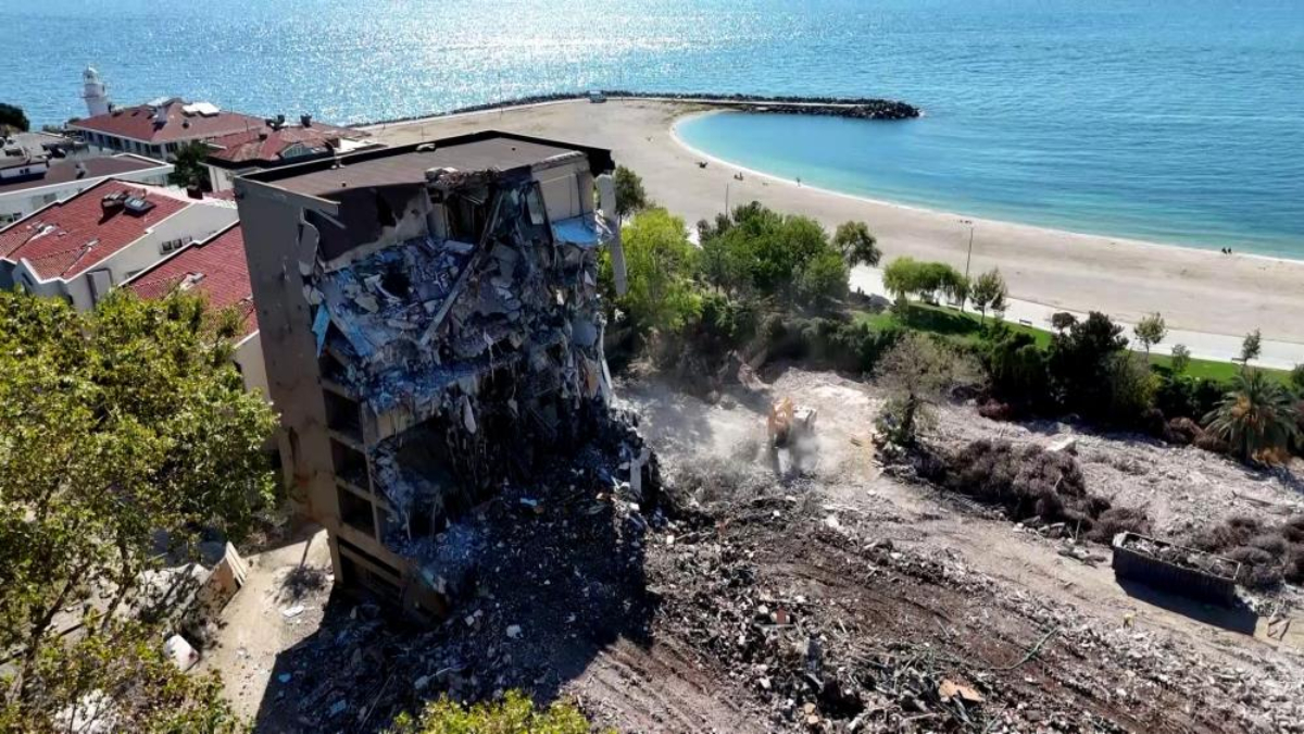 İstanbul’un 67 yıllık simge oteli yıkıldı