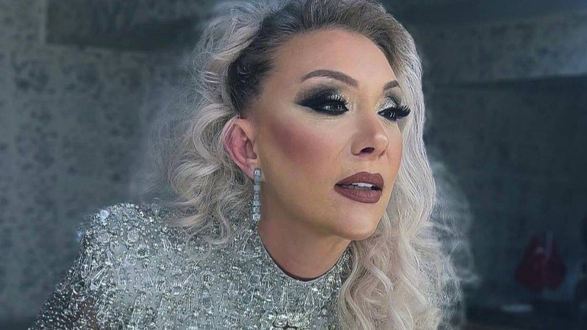 Güllü’nün cenazesinde kızı fenalık geçirdi Güllü’nün cenazesinde kızı fenalık geçirdi