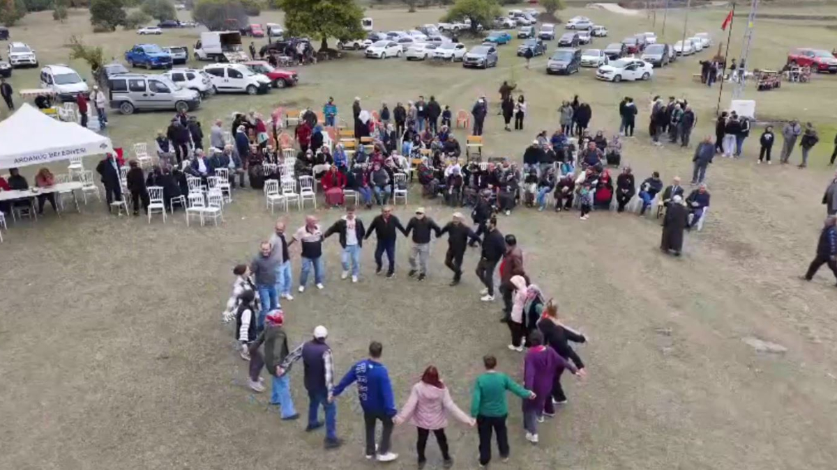 Ardanuç’ta türkü şöleni coşkusu – Ensonhaber Ardanuç’ta türkü şöleni coşkusu – Ensonhaber