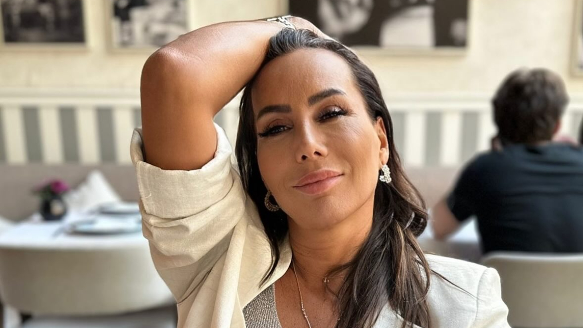 Oryantal Asena 8 sene sonra geri döndü! Dansına sosyal medyada yorum yağdı Oryantal Asena 8 sene sonra geri döndü! Dansına sosyal medyada yorum yağdı