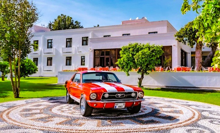 Antalya’daki Otelin Konsepti Misafirlerini 1970’li Yıllara Götürüyor