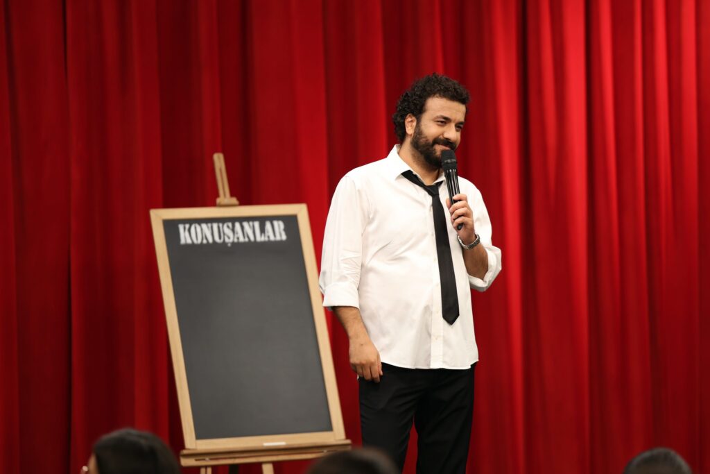 İki komedyenin tatlı atışması sosyal medyanın gündeminde!