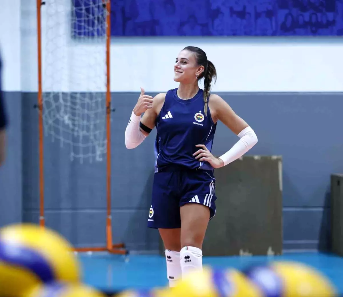 Fenerbahçe Medicana Kadın Voleybol Takımı’nda Yeni Transferler İlk Antrenmana Çıktı Fenerbahçe Medicana Kadın Voleybol Takımı’nda Yeni Transferler İlk Antrenmana Çıktı