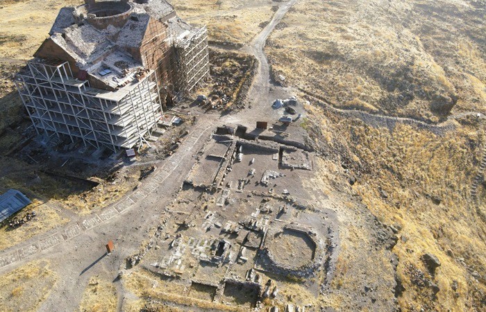 Ani Ören Yeri’nde Selçuklu Dönemine Ait Kümbet Bulundu Ani Ören Yeri’nde Selçuklu Dönemine Ait Kümbet Bulundu
