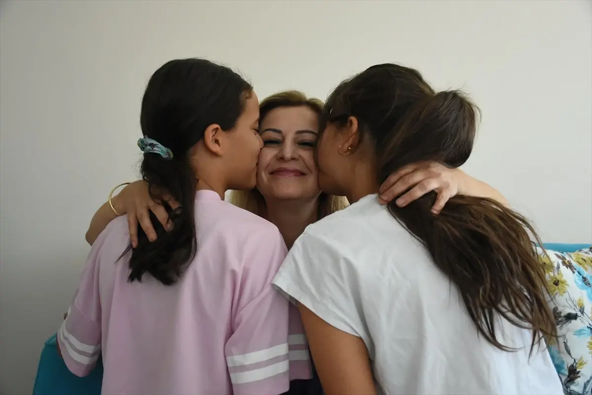 Koruyucu Ailedeki İki Kız Kardeşin Hikayesi Koruyucu Ailedeki İki Kız Kardeşin Hikayesi