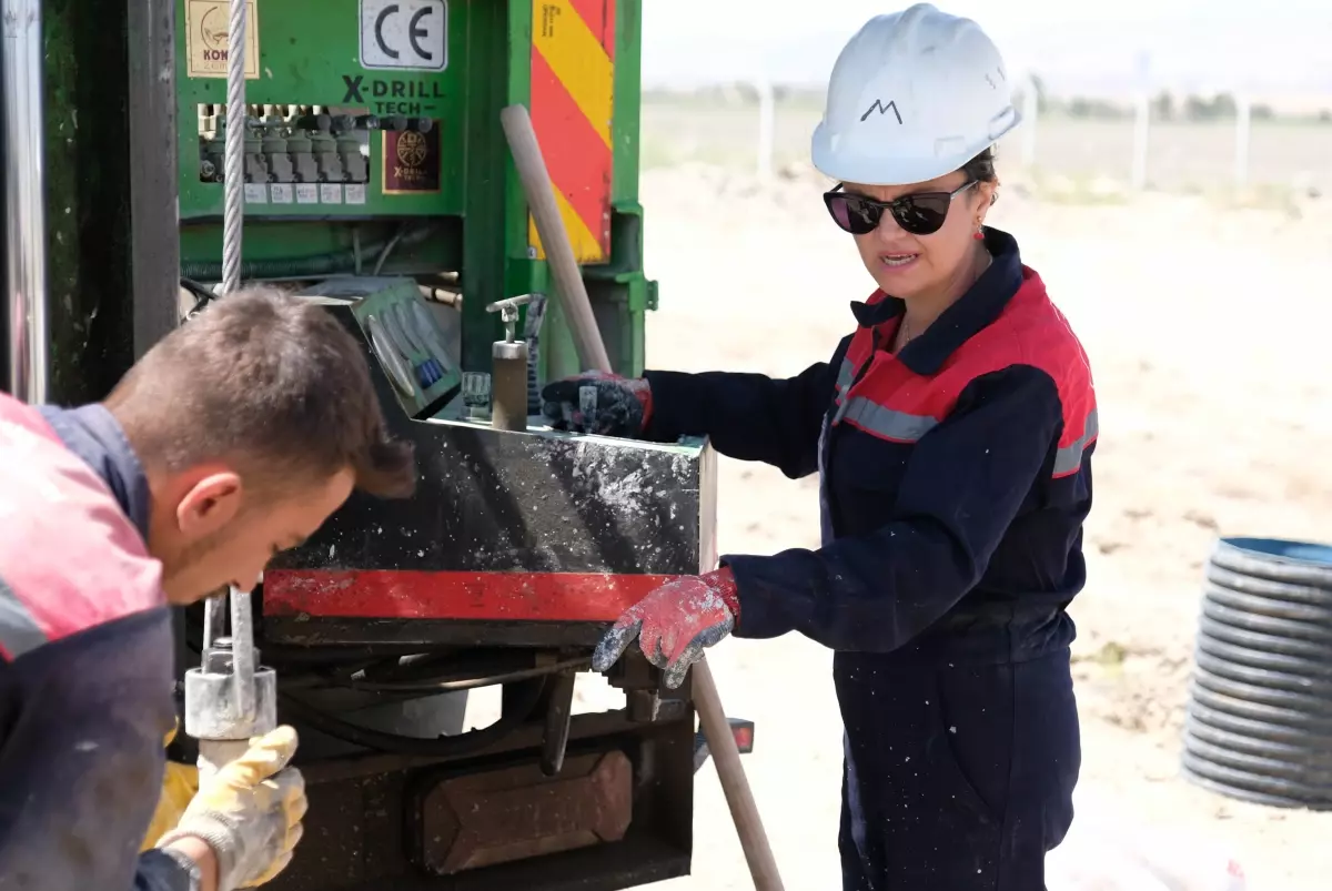 Kadın Mühendis Tuğçe Özdemir, Jeoteknik Sondörlük Belgesi Aldı