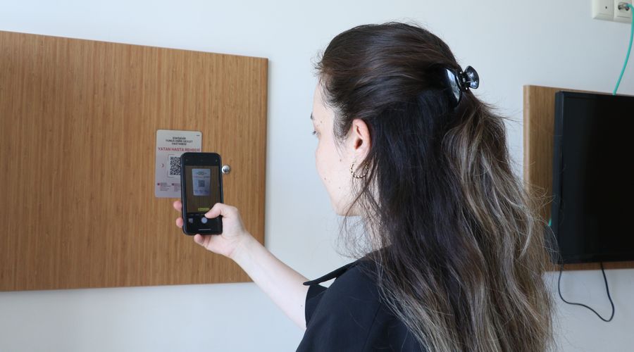 Yatan hastalara ‘karekodlu’ hastane rehberi