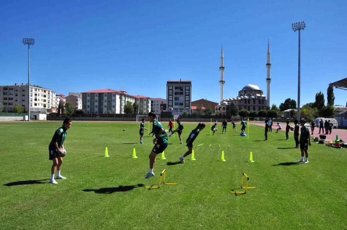 Yüksekova Spor, Trabzonspor Maçının Hazırlıklarını Kars’ta Sürdürüyor Yüksekova Spor, Trabzonspor Maçının Hazırlıklarını Kars’ta Sürdürüyor