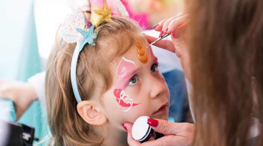 Sağlık Bakanlığından çocuklarda kullanılan yüz boyalarına karşı uyarı Sağlık Bakanlığından çocuklarda kullanılan yüz boyalarına karşı uyarı
