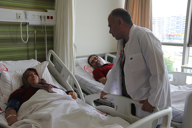 5 gün arayla kalp krizi geçiren anne ve oğlu aynı gün yapılan anjiyoyla sağlığına kavuştu 5 gün arayla kalp krizi geçiren anne ve oğlu aynı gün yapılan anjiyoyla sağlığına kavuştu