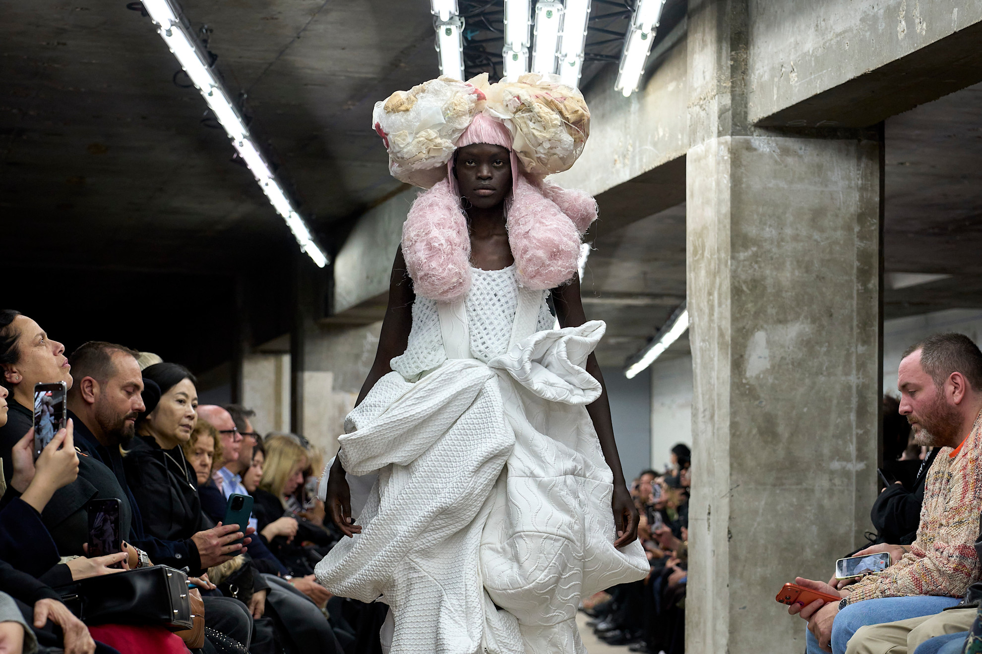 Paris Moda Haftası: Comme Des Garçons İlkbahar/Yaz 2026 Paris Moda Haftası: Comme Des Garçons İlkbahar/Yaz 2026