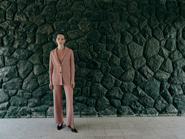 Her Ana Uyum Sağlayan Şıklık KNITSS “ESSENTIALS” DOKUNUŞU