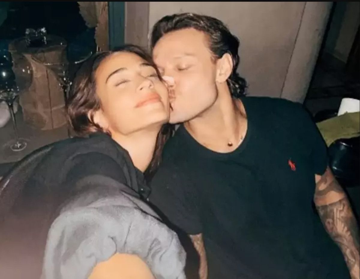 Eski sevgilisini unuttu! Murat Ceylan ve Sude Zülal Güler’den sarmaş dolaş poz Eski sevgilisini unuttu! Murat Ceylan ve Sude Zülal Güler’den sarmaş dolaş poz