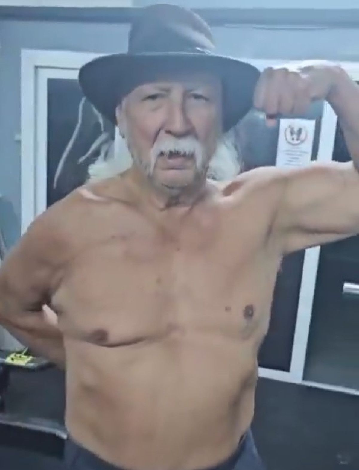 Şener Üşümezsoy, spor yaptığı anları paylaştı