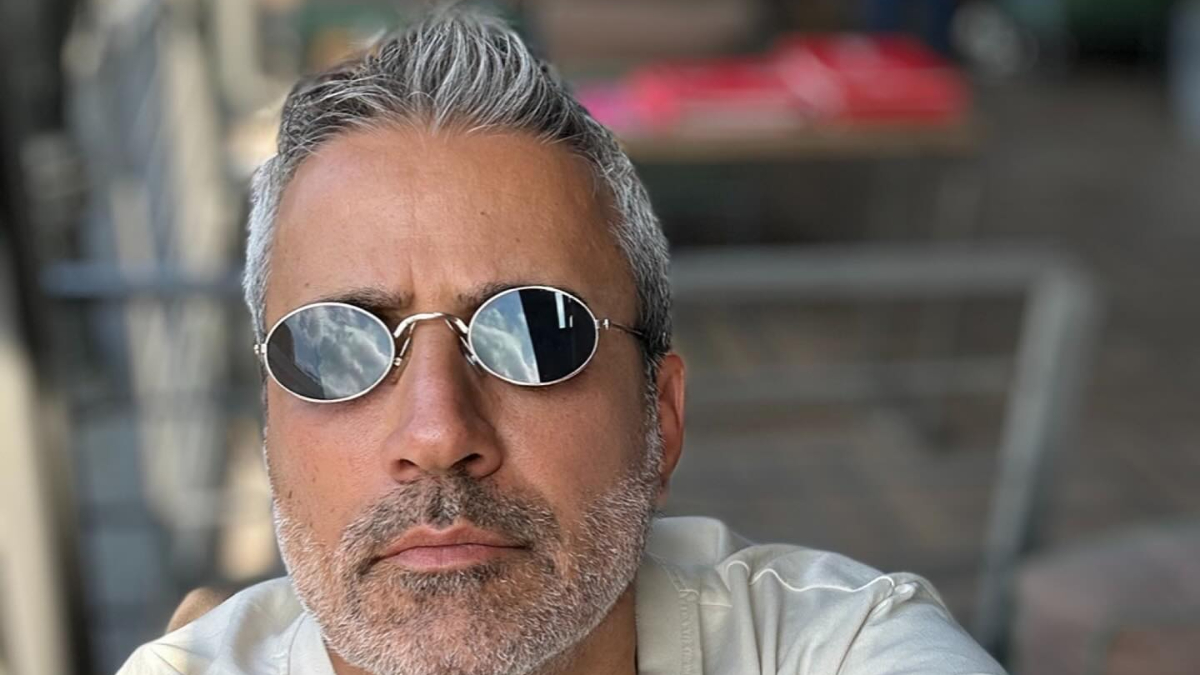 Emrah sahnelere dönüyor! Yeni tarzı dikkat çekti