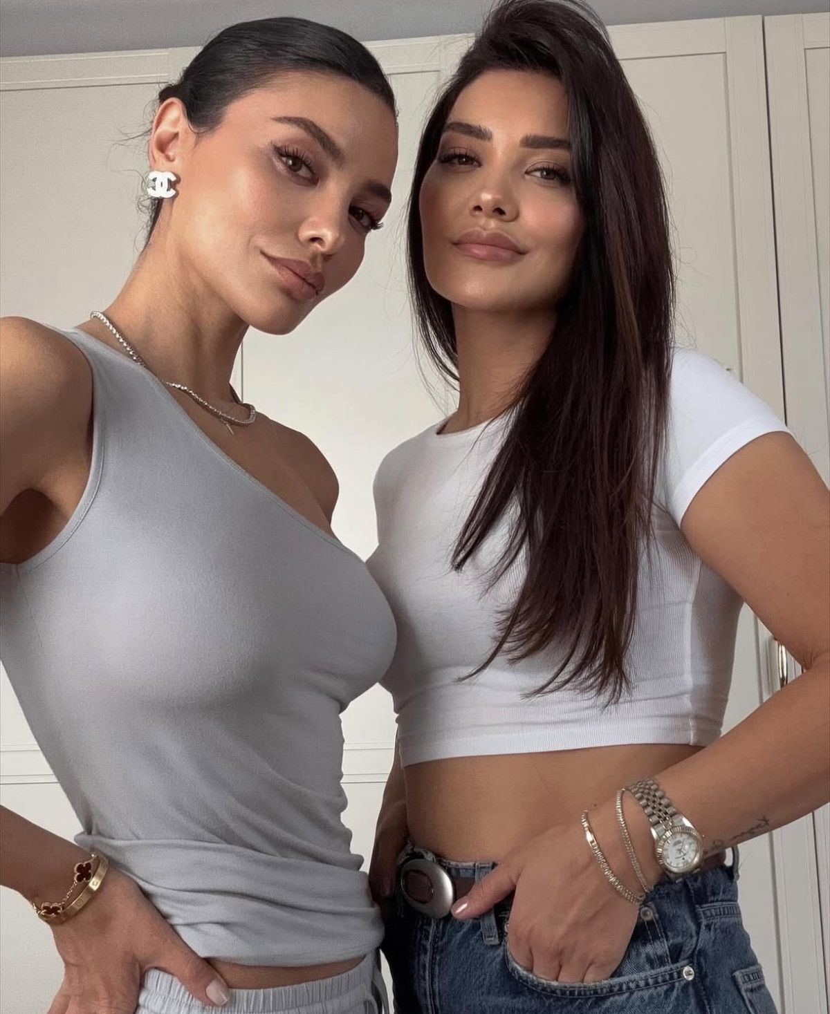 Hazal Filiz Küçükköse tek yumurta ikizini paylaştı