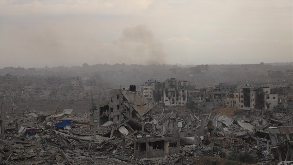 İsrail savaş uçakları Refah’ı vurdu