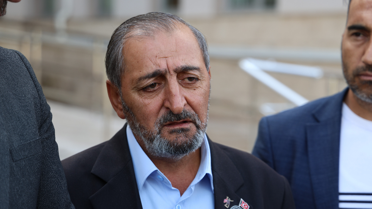 Sivas’ta otobüste hakarete uğrayan şehit babası suç duyurusunda bulundu Sivas’ta otobüste hakarete uğrayan şehit babası suç duyurusunda bulundu