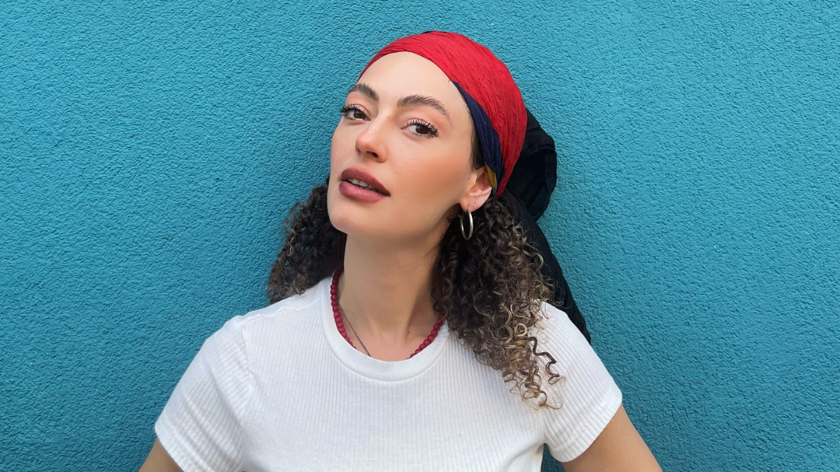 Selena’nın Kıvılcım’ı Hazal Şenel’in yeni işi! Sosyal medyadan duyurdu Selena’nın Kıvılcım’ı Hazal Şenel’in yeni işi! Sosyal medyadan duyurdu