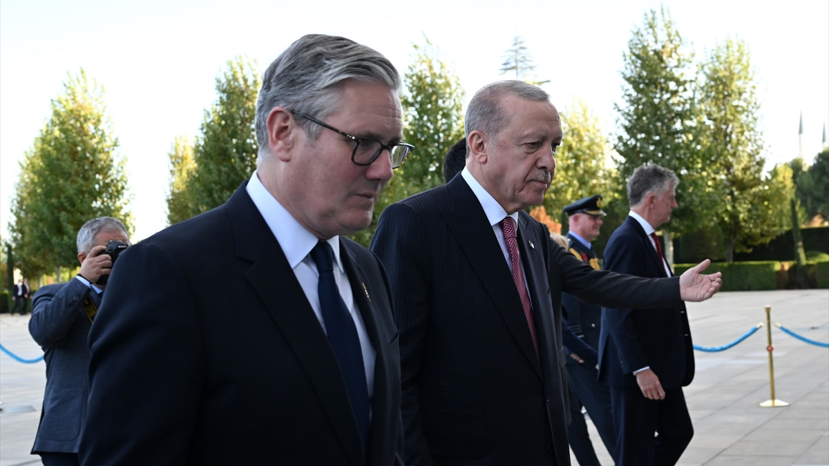 Cumhurbaşkanı Erdoğan, İngiltere Başbakanı Starmer’i resmi törenle karşıladı Cumhurbaşkanı Erdoğan, İngiltere Başbakanı Starmer’i resmi törenle karşıladı