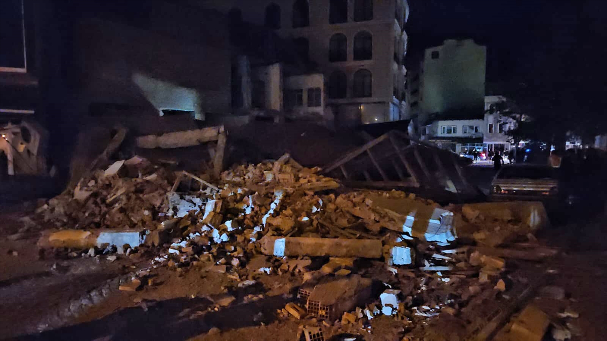 Balıkesir’deki depremin ardından bakanlardan açıklama