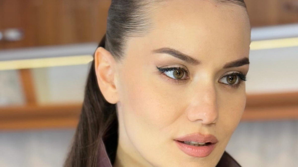 Fahriye Evcen’in yeni reklam kazancı! Bir markadan 28 milyon TL aldı Fahriye Evcen’in yeni reklam kazancı! Bir markadan 28 milyon TL aldı
