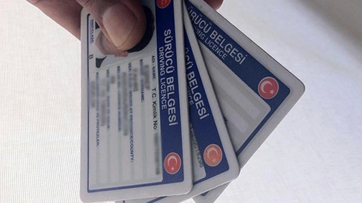 Eski tip ehliyetlerin yenilmesi için son gün yarın Eski tip ehliyetlerin yenilmesi için son gün yarın