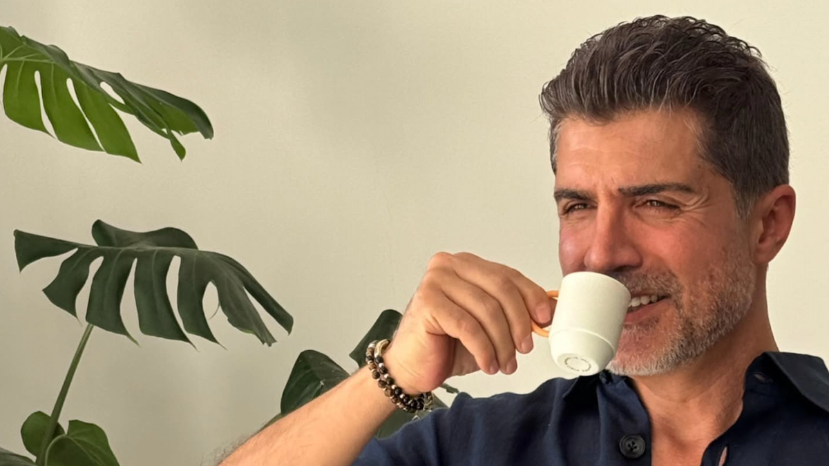 Özcan Deniz, yeni projesi için imajını değiştirdi