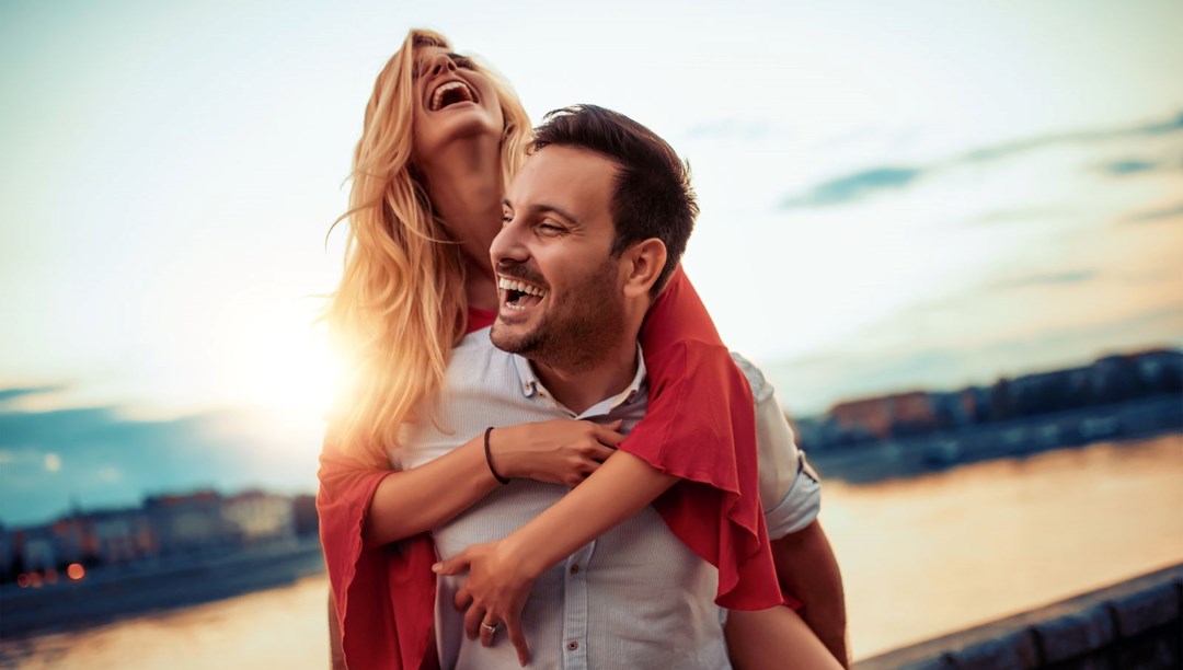 Mutlu bir evliliği olan çiftlerin basit ama etkili sırları Mutlu bir evliliği olan çiftlerin basit ama etkili sırları