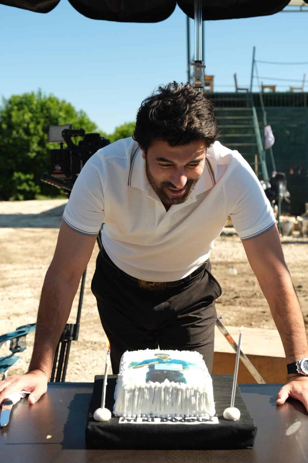 Engin Akyürek ve Yiğit Koçak için sette çifte doğum günü kutlaması!