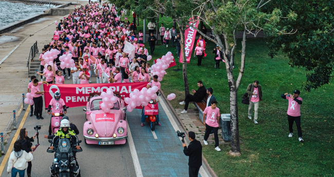 Meme Kanseri Farkındalığı için Binlerce Adım: Caddebostan’da Pembe Yürüyüş