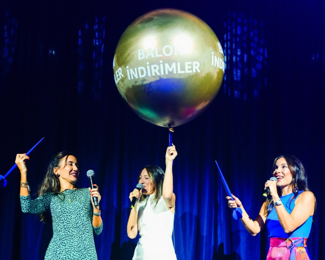 Amazon Türkiye’nin “Gülümseten Kasım” Kampanyası İçin Düzenlendiği Etkinlikte “Balon İndirimler” Patlatıldı! Amazon Türkiye’nin “Gülümseten Kasım” Kampanyası İçin Düzenlendiği Etkinlikte “Balon İndirimler” Patlatıldı!