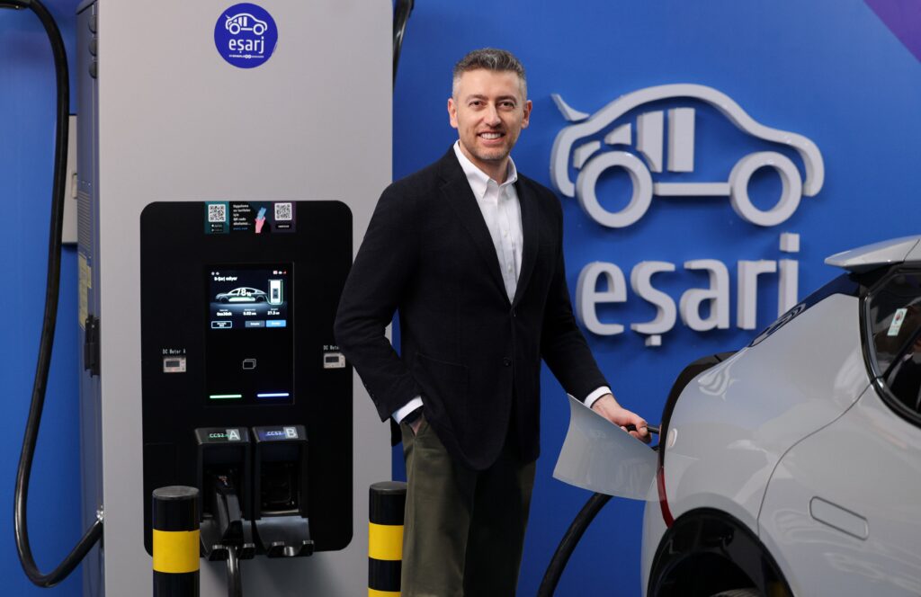 Eşarj Auto Özelliği ile Tek Adımda Kolay ve Güvenli Şarjlanma Yeniliği Eşarj Auto Özelliği ile Tek Adımda Kolay ve Güvenli Şarjlanma Yeniliği