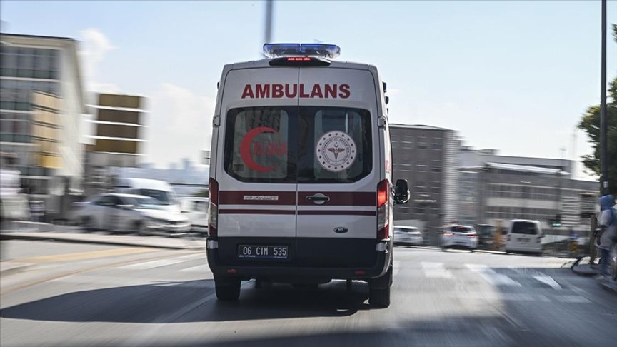 Ambulansa yol vermeyen sürücülerin ehliyetine 30 gün el konulacak