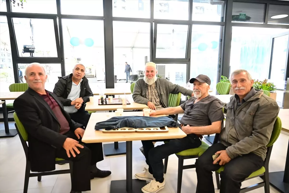 Başakşehir’de Yaşam Merkezleri Açıldı