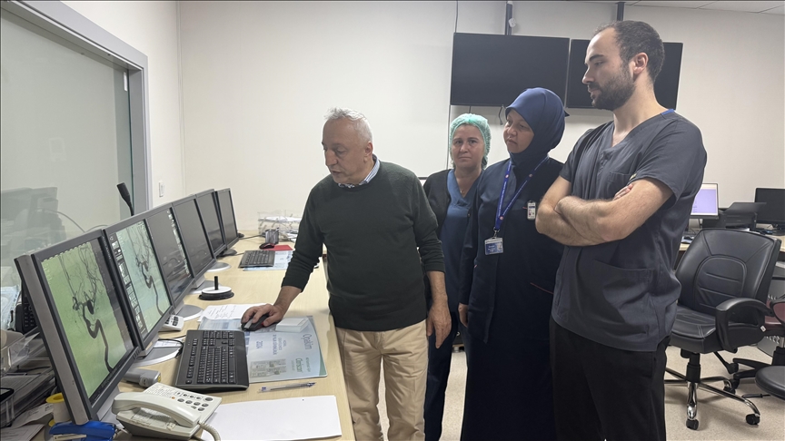 Canlı vaka olarak sunuldu… 2,5 cm’lik dev anevrizma kapalı yöntemle tedavi edildi Canlı vaka olarak sunuldu… 2,5 cm’lik dev anevrizma kapalı yöntemle tedavi edildi