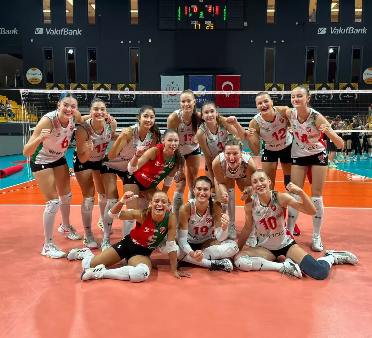 Endo Karşıyaka, Voleybol 1. Ligi’nde 4’te 4 Yaptı Endo Karşıyaka, Voleybol 1. Ligi’nde 4’te 4 Yaptı