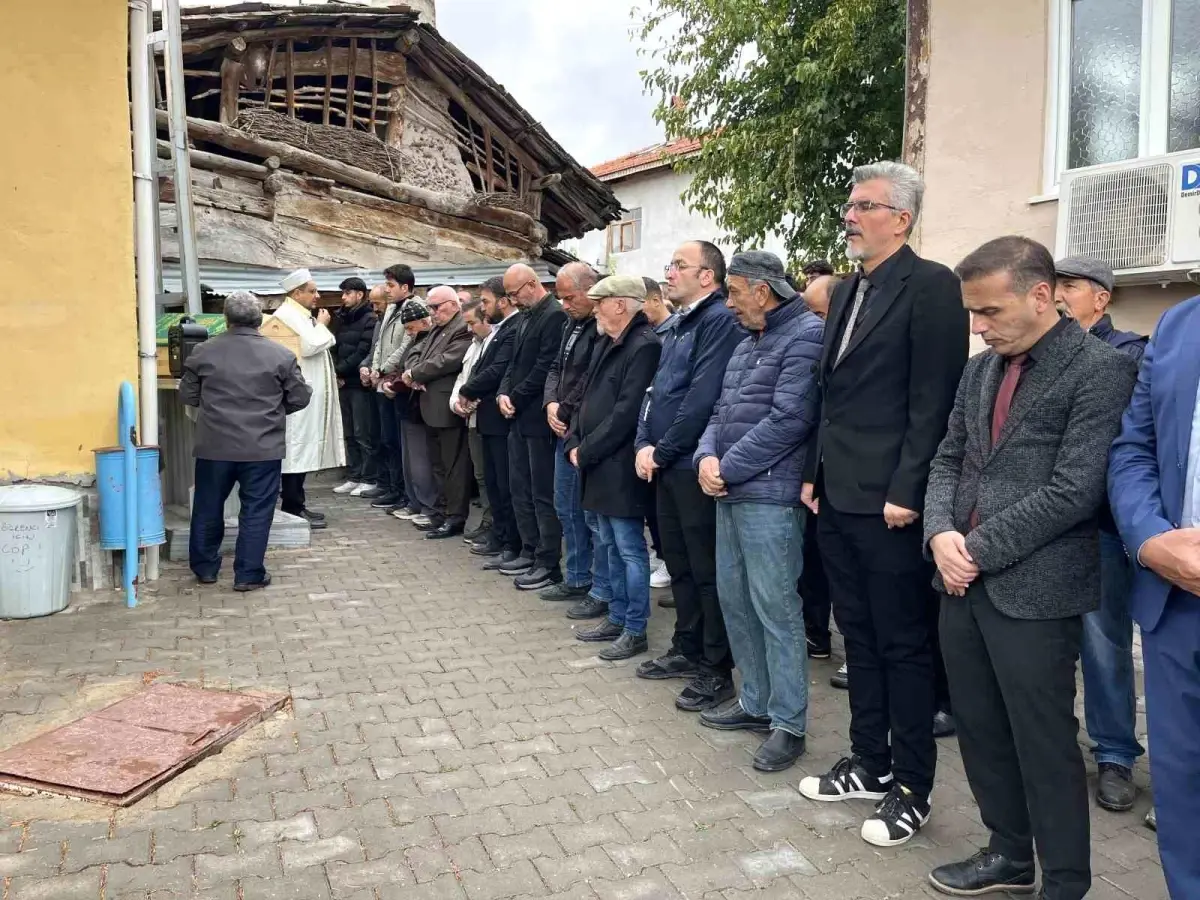Çankırı’da Eski Eşi Tarafından Bıçaklanan Kadın Toprağa Verildi Çankırı’da Eski Eşi Tarafından Bıçaklanan Kadın Toprağa Verildi