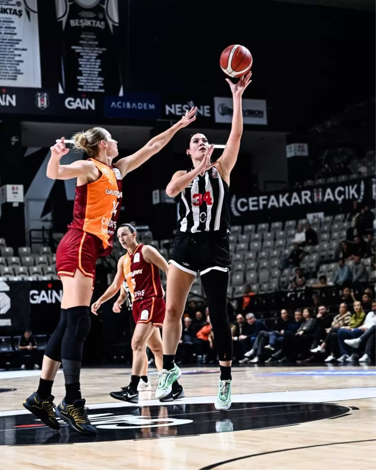 Galatasaray Çağdaş Faktoring, Beşiktaş BOA’yı 75-67 ile Geçti Galatasaray Çağdaş Faktoring, Beşiktaş BOA’yı 75-67 ile Geçti