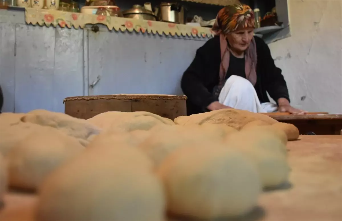 Gümüşhane’de Kadınlar İmece Usulü Kışlık Yiyecek Hazırlıyor