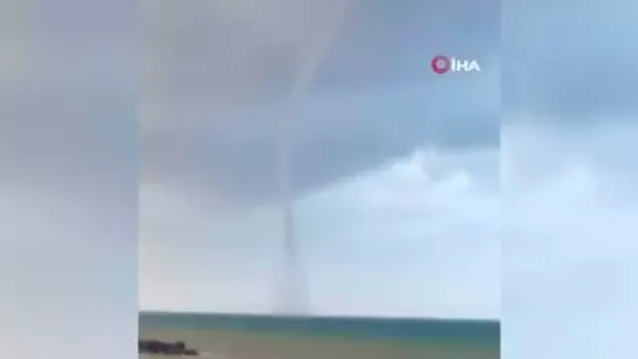 İskenderun Körfezi’ndeki korkutan hortum kameralara yansıdı İskenderun Körfezi’ndeki korkutan hortum kameralara yansıdı