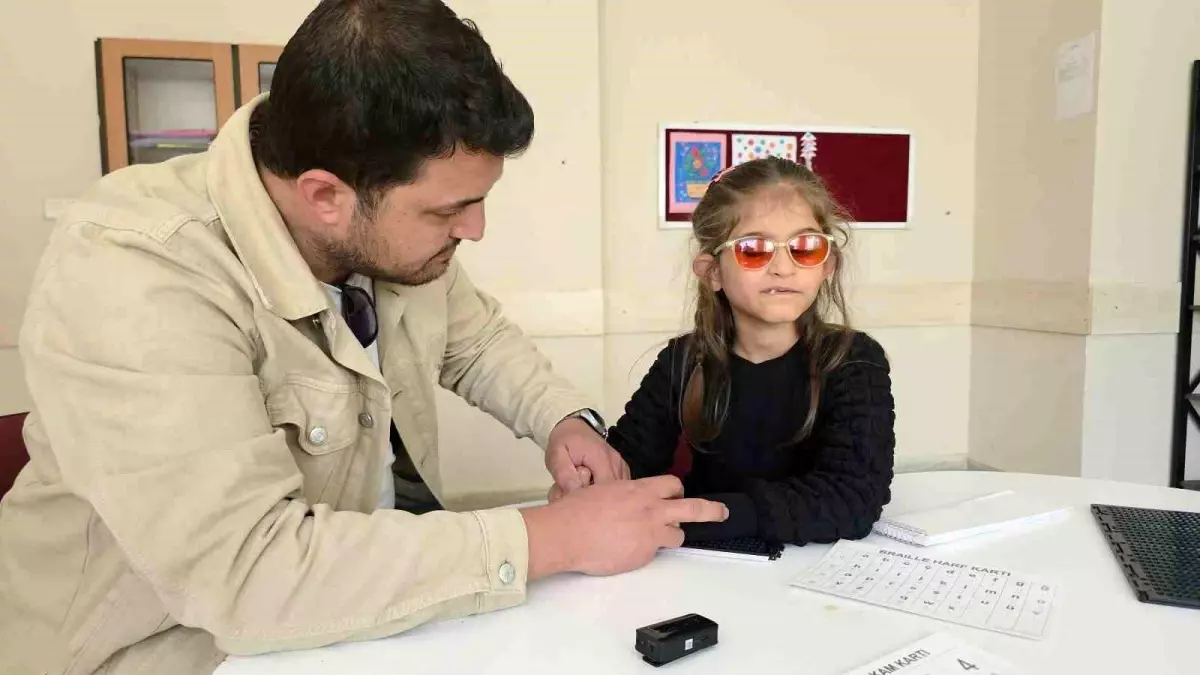 90% Görme Engelli Defne Efe, Azmiyle Türkiye’ye Örnek Oldu