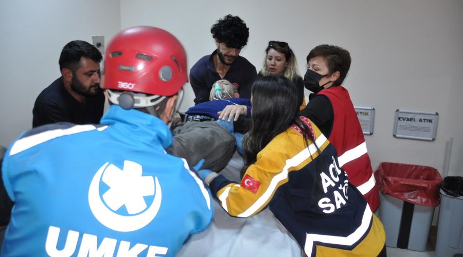 Hastanede gerçeği aratmayan deprem tatbikatı