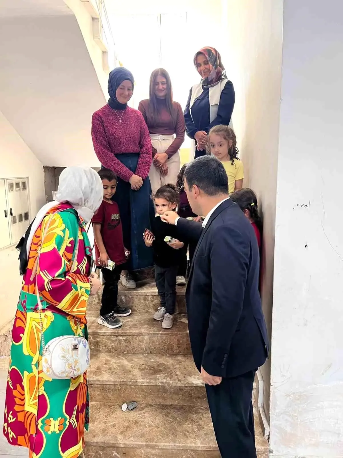 Kaymakam Dertlioğlu ve Eşi, Kadın ve Çocuklara Yönelik Kursları Ziyaret Etti Kaymakam Dertlioğlu ve Eşi, Kadın ve Çocuklara Yönelik Kursları Ziyaret Etti