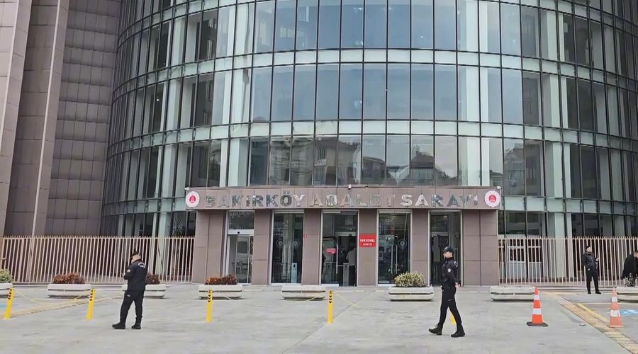 Yenidoğan çetesi soruşturmasını yürüten savcıyı tehdit eden sanıklar hakim karşısında