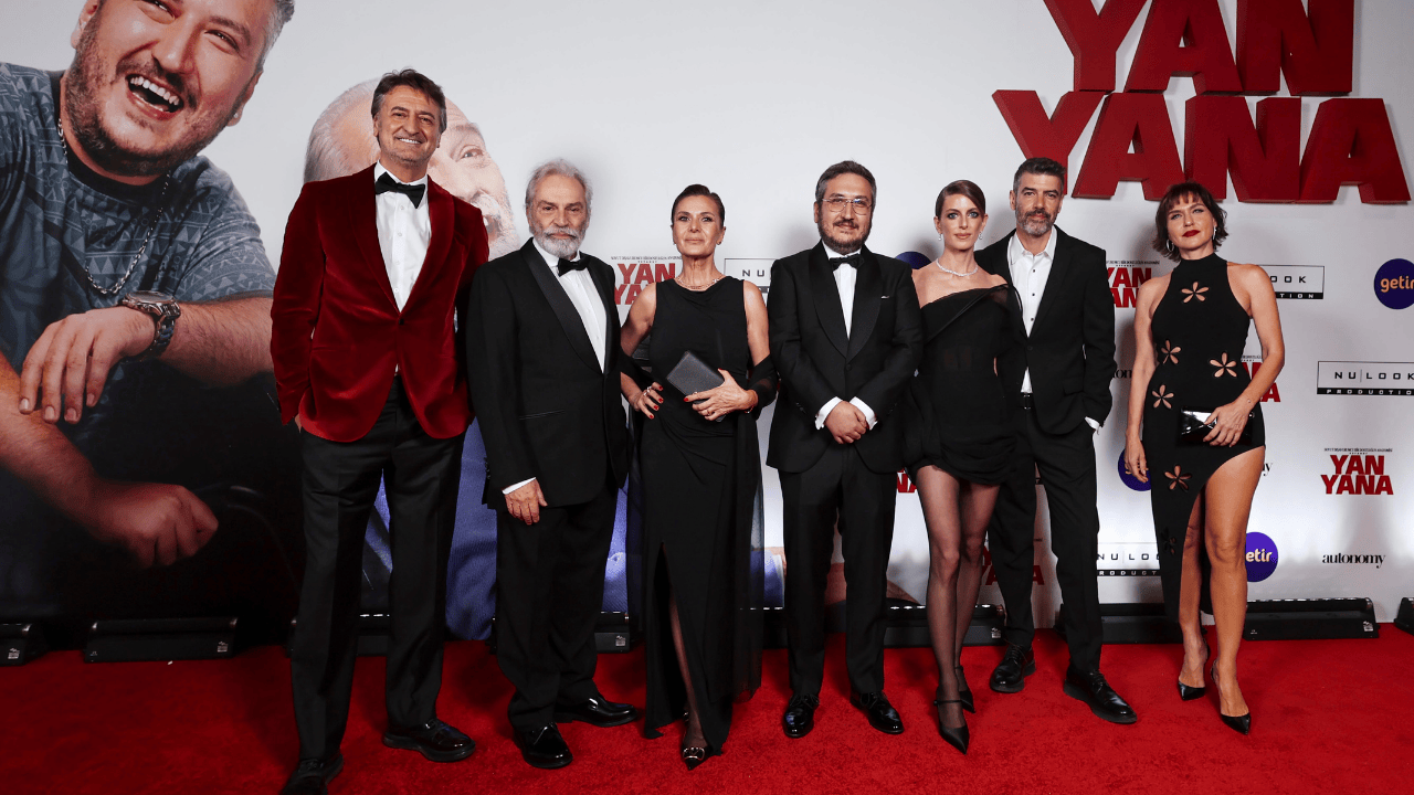 Haluk Bilginer ve Feyyaz Yiğit’in ‘Yan Yana’ Filmi Vizyona… Haluk Bilginer ve Feyyaz Yiğit’in ‘Yan Yana’ Filmi Vizyona…