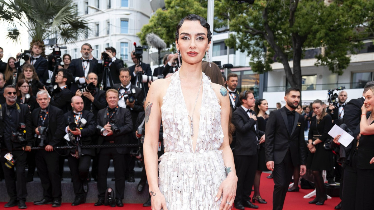 Birce Akalay’dan Aile Paylaşımı ve Magazin Gündemi