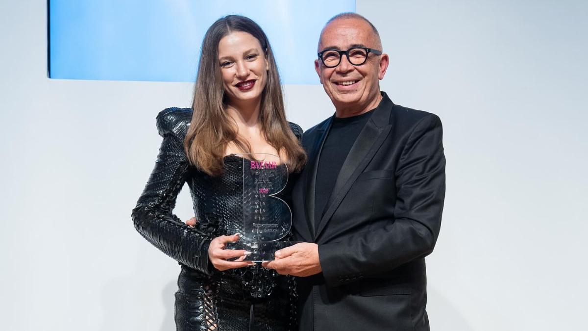 Serenay Sarıkaya, Yılın Oyuncusu Ödülünü Kazandı